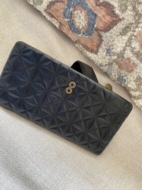 Hobo Black Leather
Wallet Zipper Coin Credit Cards ID: 7 X 4 Snap Close (used)